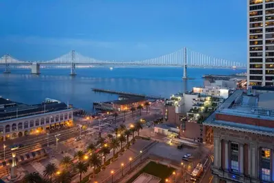Image de Explore San Francisco's Financial District From Our Room!