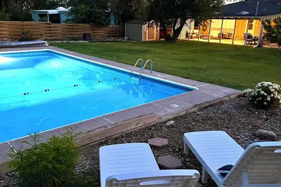 Image de Waterside Retreat-Poolside Oasis, Hot Tub, and More