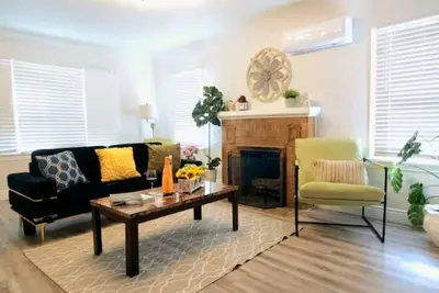 Image de C1-Quiet safe Neighborhood 3bedroom 1 Bath Close to DownTown La king-bed!