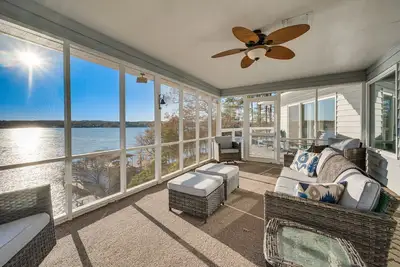 Image de Waterfront Lake Tillery Home w/ Incredible Views!