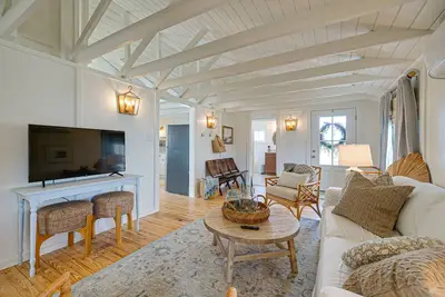 Image de Vintage Surf City Cottage - 132 Steps to Beach!