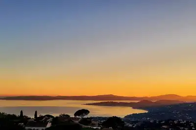 Image de Charming, newly furnished, renovated house with a breathtaking view, heated pool