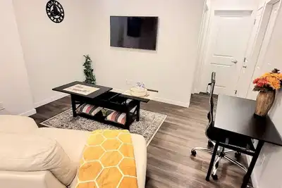 Image de Cozy & Clean 2Bedrms (2 Queen Beds) + Free Street Parking