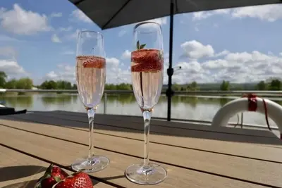 Image de Hausboot für 5 Gäste mit 44m² in Höxter