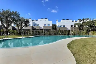 Image de Step into elegance with this three-bedroom luxury modern frontline golf townhouse