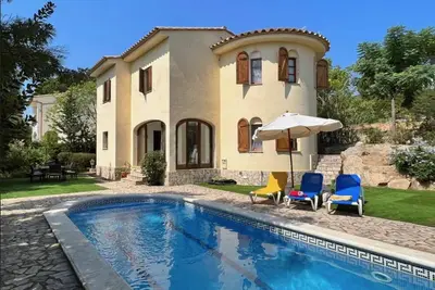 Image de Villa Méditerranéenne avec Piscine, Jardin Privé, Proche Plage et Activités Costa Brava