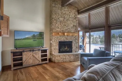 Image de Fairway View Retreat (#731) |10 min to Ski - Golf - Ac - Pool/Hot Tub - Decks