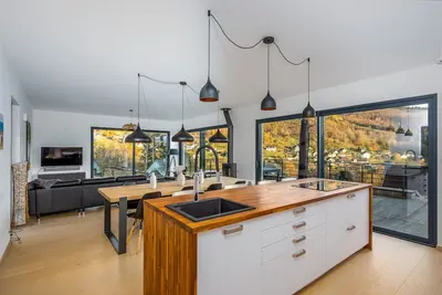 Image de Villa calme avec vue, forêt, 4 à 8 personnes, 2 sdb, salle de sport, 2 terrasses