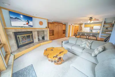 Image de Cozy unit with amazing views and hot tub onsite