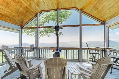 Image de Whale of a View! Two Great 2 bedroom homes with Incredible Views in Sapphire Nc