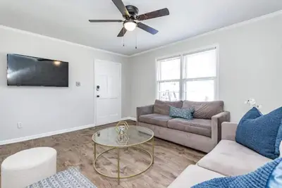 Raleigh house w master suite close to everything