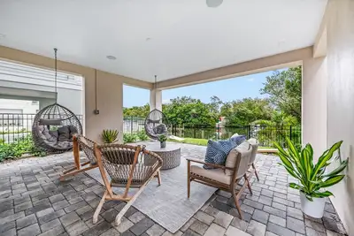 Image de Canal Front home with Private Dock and Games - Shore to Escape at Hunter's Point