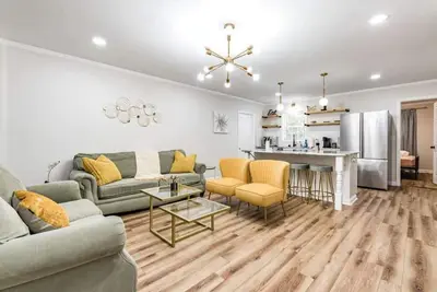 Image de Modern bungalow in the heart of Raleigh w King bed