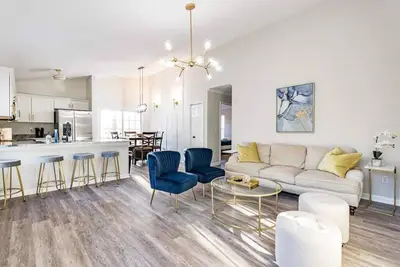 Image de Home w master suite 15 from Rtp & Dtown Durham