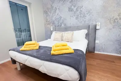 Seafront Modern Farmont Venice Suite