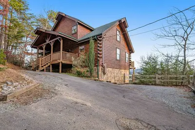 Image de Mtn view home w/hot tub, mini-golf, game room & theater +free attraction tickets