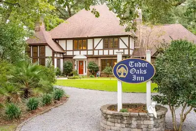 Image de 5br/4ba Spacious Home W/ Pool. 27 mile drive to the beach