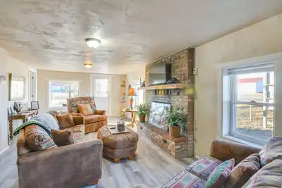 Image de Downtown Del Norte Home Near Hiking & Fishing!