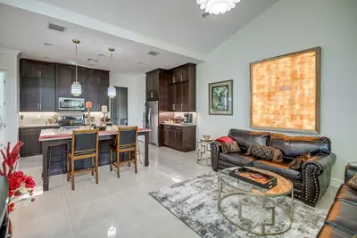 Image de Beautiful Naples Getaway w/ Pool Access!