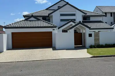 Image de Waterfront Mansion