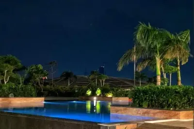 Image de Elevated Luxury: 31st-Floor View