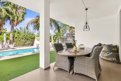 Image de Spacious Private Apartment with Pool 2-4p, walk to the beach and boulevard!