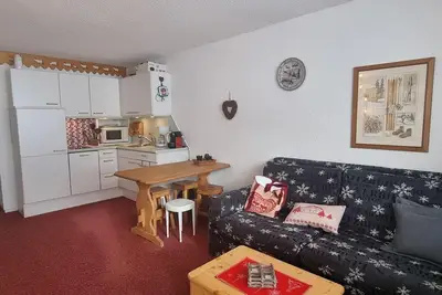 Image de À 10m des pistes de ski, vue pistes de ski, balcon, télévision, casier à ski, 25m², La Plagne