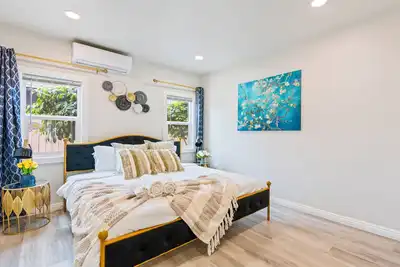 Image de Prime location Private entry 3bed 2bath Close to Dt Alhambra Kingsize Bed! 1\n