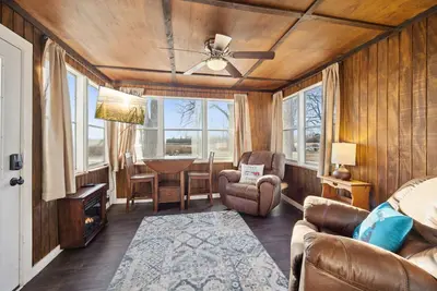 Image de Cozy Diamond Lake Cottage!