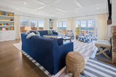 Image de Bayside Bliss - Luxury Waterfront Home in Brewster with Private Beach