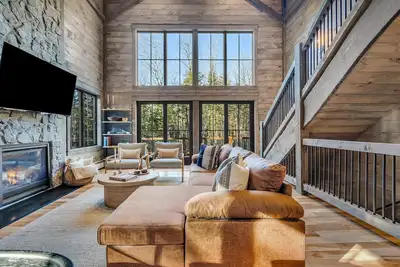 Image de *New* HotTub | LargeDeck | GameRoom | Playhouse
