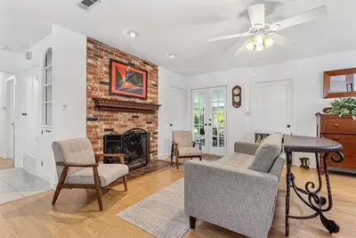 Peaceful and pet friendly, close to hospitals and Uf