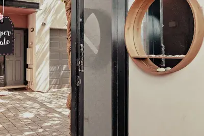 Image de 3 Br Townhouse Near Gouger Street  - Pets Friendly - Free Parking - Free Wifi