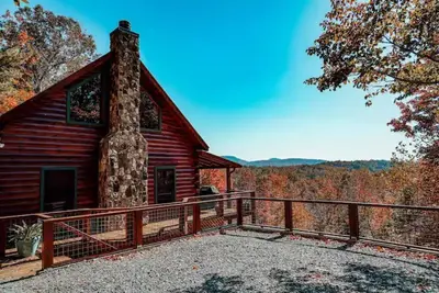 Image de \nCOZY Lane Cabin /Sleeps 8 /Mountain View/Hot Tub/ Game Room / Fire place/