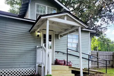 Image de Spacious 6-Bedroom Retreat in Central Lafayette, Perfect for Groups & Families