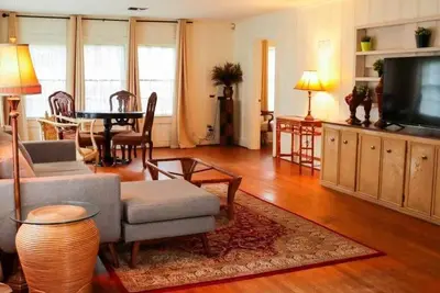 Image de Home Away From Home • 4 Br Lafayette Stay in the Heart of Town