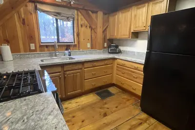 Image de cozy cabin perfect to get away in the forest with your whole family.