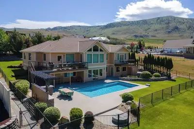 Image de Waterfront Home, Pool, Hot Tub. Minutes to Chelan!