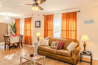 Image de Charming 3 Bedroom, 2 Bathroom House, in Phx. Spacious Backyard