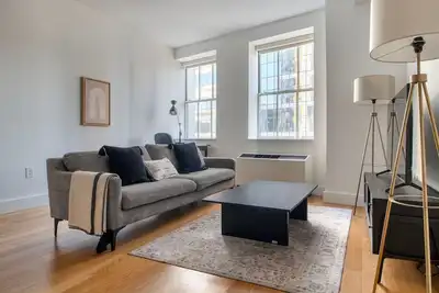 Image de Modern FiDi 1br w/ Golf Simulator, nr Freedom Tower, by Blueground