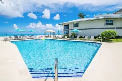 Image de Beautiful 3 Bedroom Ocean Front 7-Mile Condo