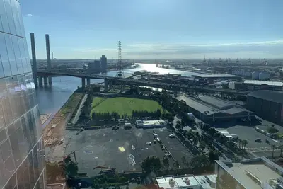 Image de Panoramic River & Dockland views Fully Furnished Apt w\/ Pool, Gym, Jacuzzi