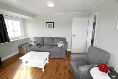 Image de Stylishly furnished apartment on the upper floor with beach chair in the garden