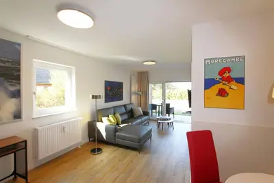 Image de Stilvoll Eingerichtete Zwei-raum-ferienwohnung auf Einer Ebene in Ruhiger Lage