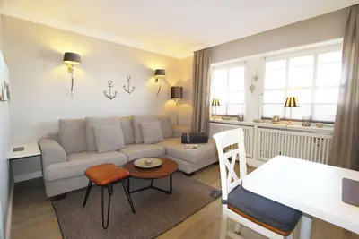 Image de Stilvoll Eingerichtetes Ferienappartement Nahe der Modernen Strandpromenade