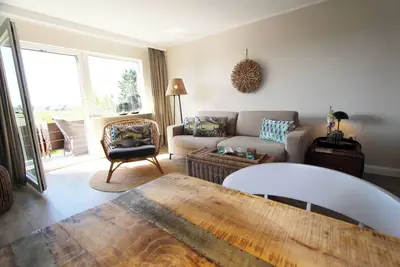 Image de Newly renovated upper floor apartment with loving maritime details