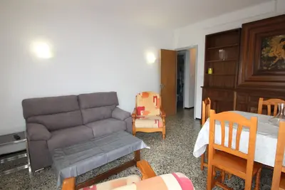 Image de Appartement lumineux à 100m de la plage, proche commerces, avec balcon et Wifi (été) à Llançà