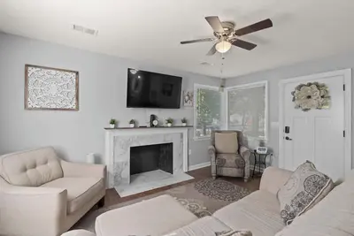 Image de Updated, Security Cameras, Fast Wi-Fi, Smart Tv