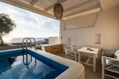 Image de Premier Suite with outdoor private hot tub & beach front, Aegean Melody Suites