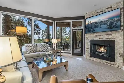 Image de New Listing! Gorgeous Views  ~ Fireplace